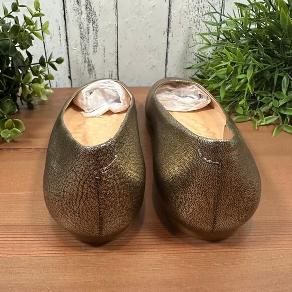 NWOT Walking Cradle Round Toe Gold Metallic Flats Size 6.5 - Picture 5 of 10